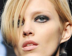 Smokey eyes – przydymiony makijaż